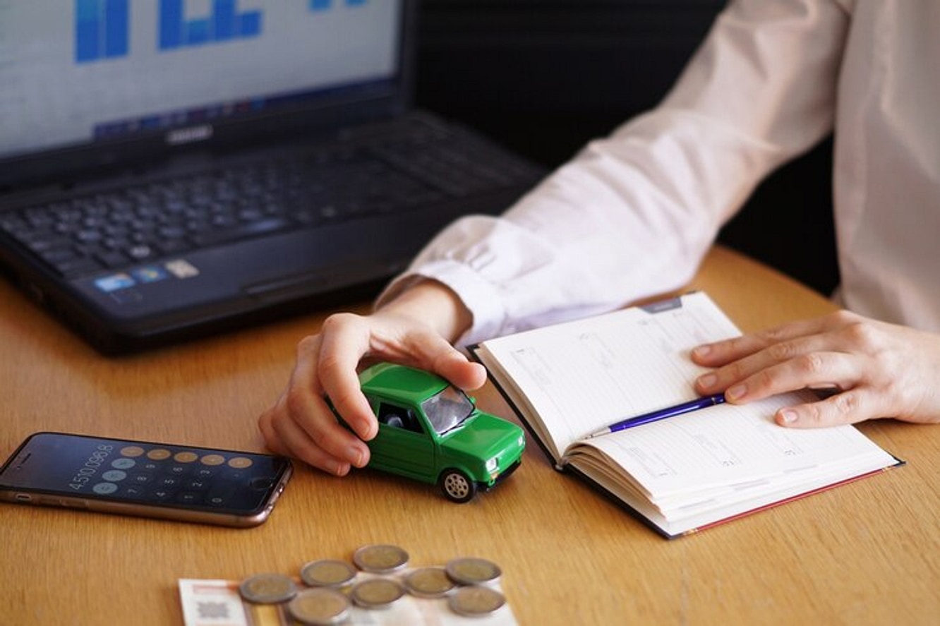 How to Use a Car Loan EMI Calculator to Plan Your Car Purchase in India
